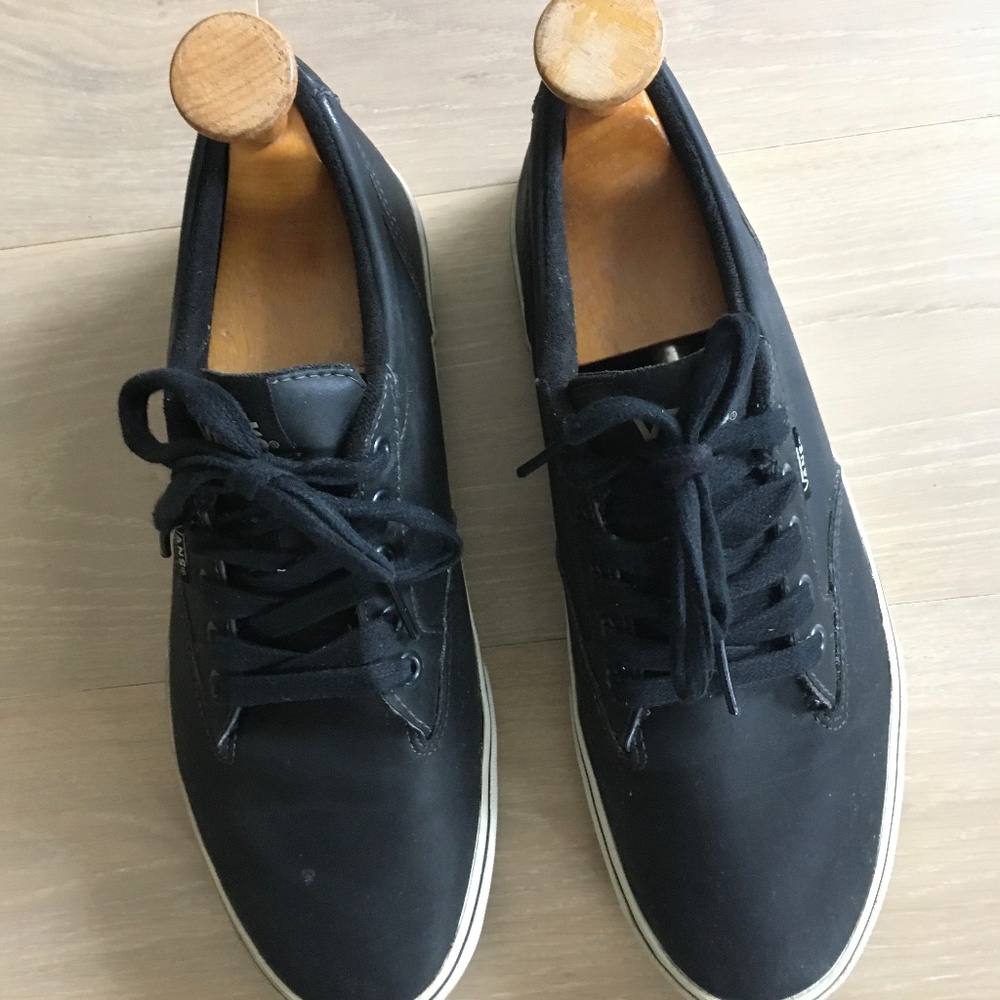 mens Vans Off The Wall  Black Leather low lace up